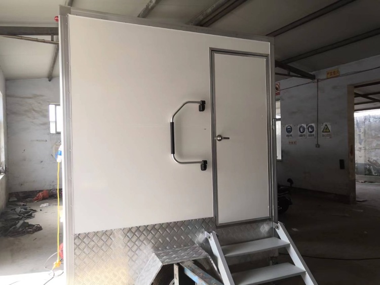 XPS-Restroom-Trailer.