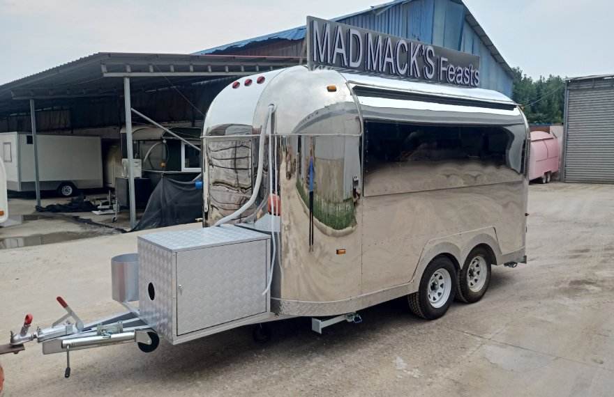 Airstream-Barbecue-Trailer