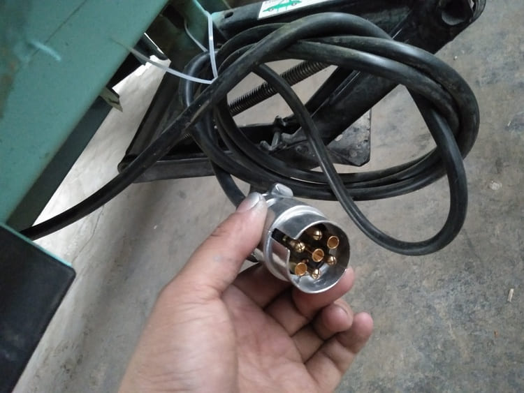 the adapter of the mini food trailer for sale