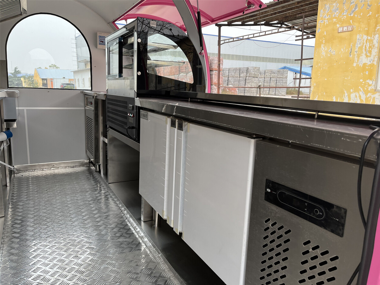 fully equipped food trucks for the bakery business