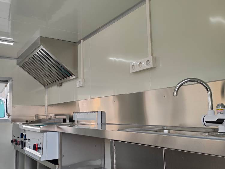 Fully Equipped Mobile Food Trailer for Sale in Germany